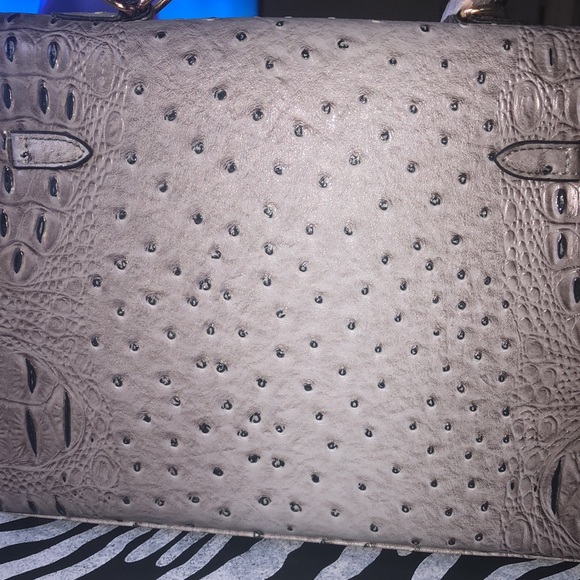 Elegant Gray Crocodile-Embossed Handbag(Ashley Hordge) - Picture 9 of 17